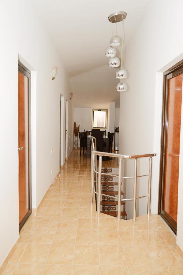 Guest House Lukac Бар Екстер'єр фото