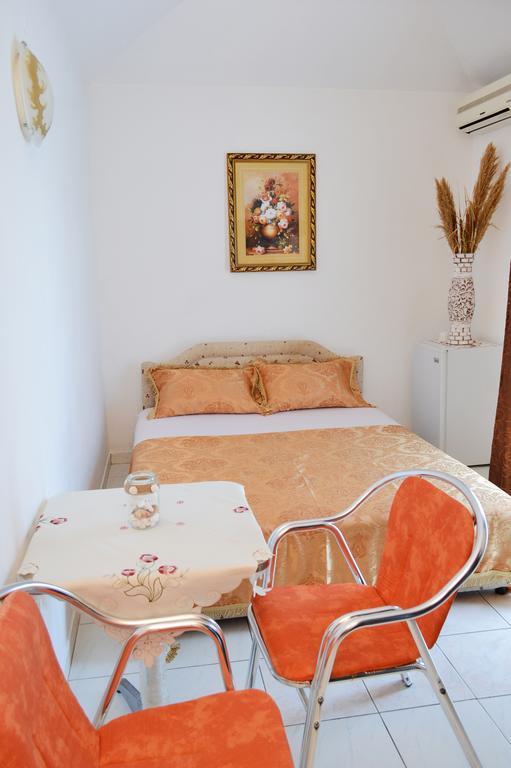 Guest House Lukac Бар Екстер'єр фото