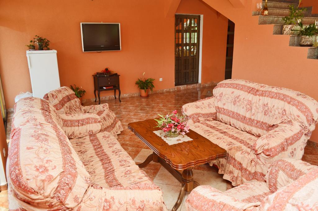 Guest House Lukac Бар Екстер'єр фото