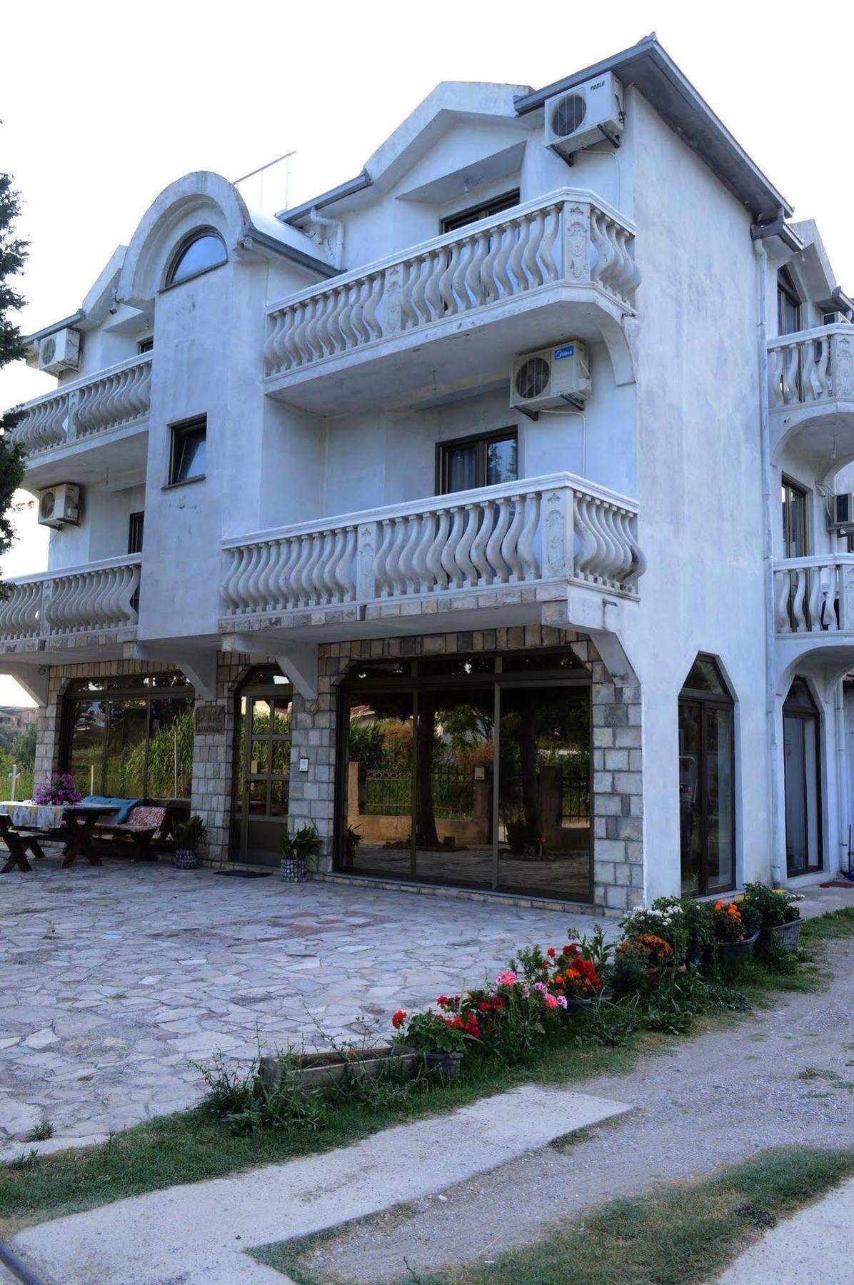 Guest House Lukac Бар Екстер'єр фото