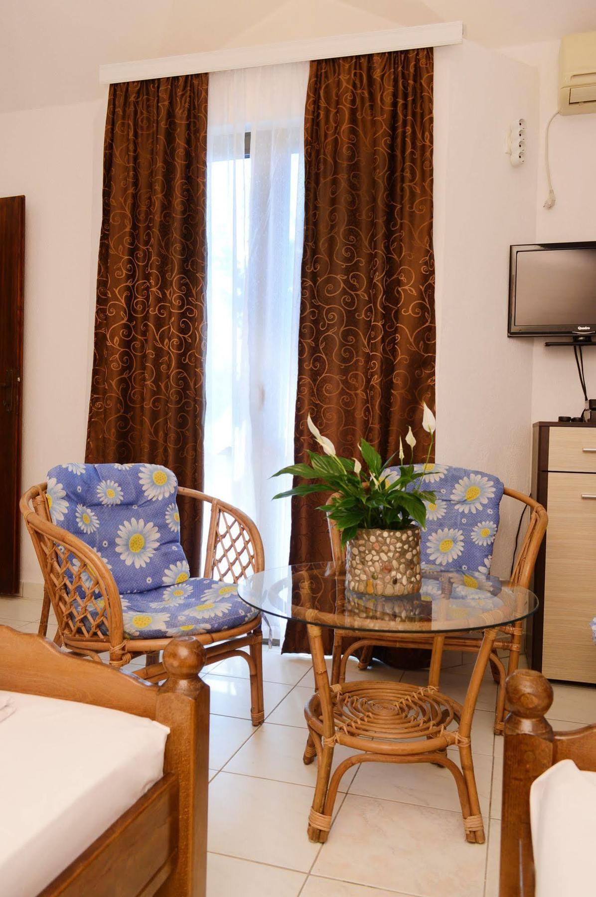 Guest House Lukac Бар Екстер'єр фото
