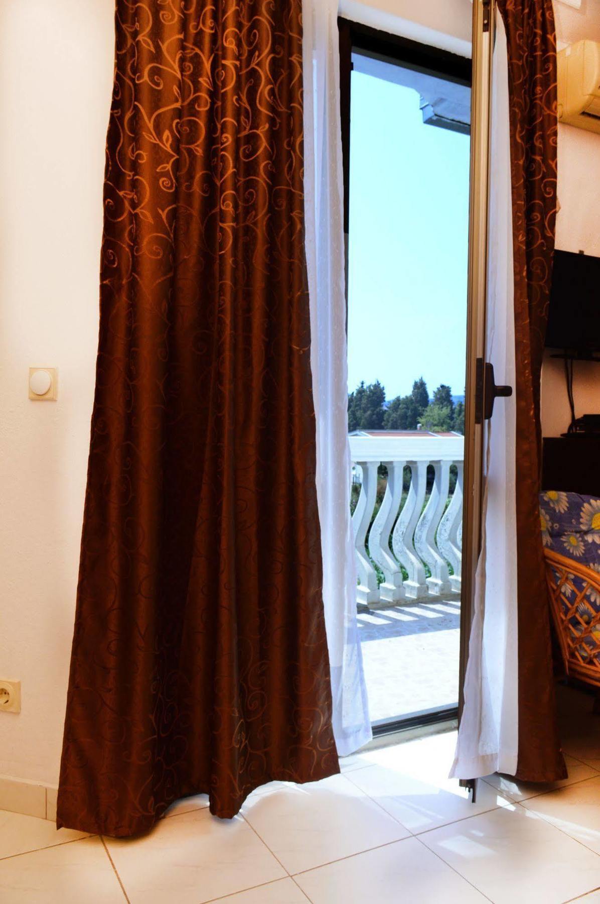 Guest House Lukac Бар Екстер'єр фото